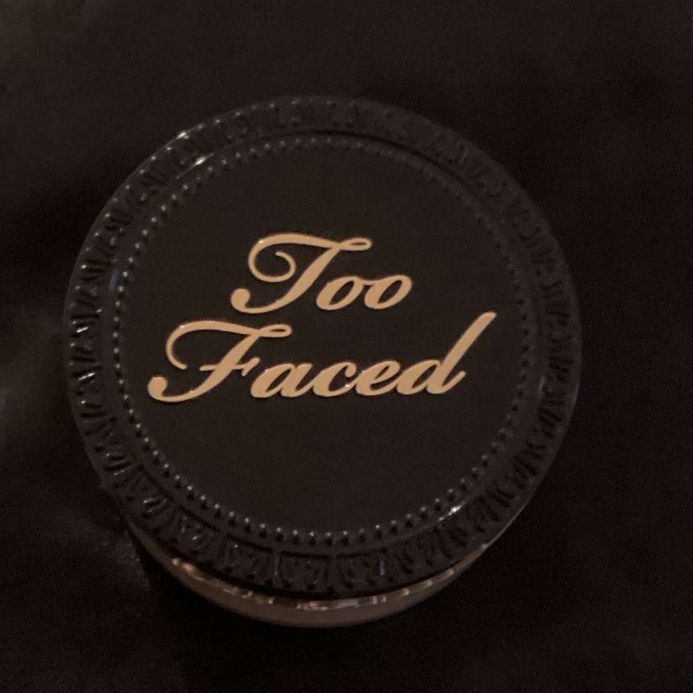 Too Faced born this way setting powder translucent